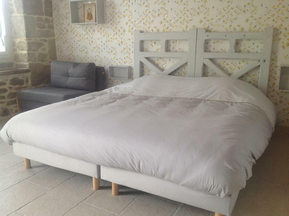 Les Rocailles Hotel La Foret-Auvray Ngoại thất bức ảnh